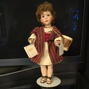 1993 Porcelain doll ,    LAWTON DOLL COMPANY THE LITTLE DRUMER BOY.